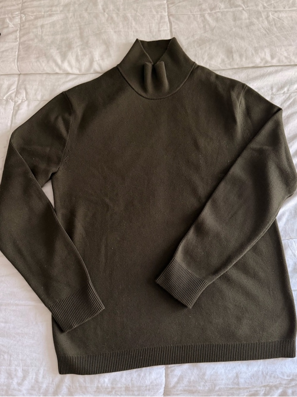 Men’s olive green, Suprema, cotton banana republic sweater turtleneck size M